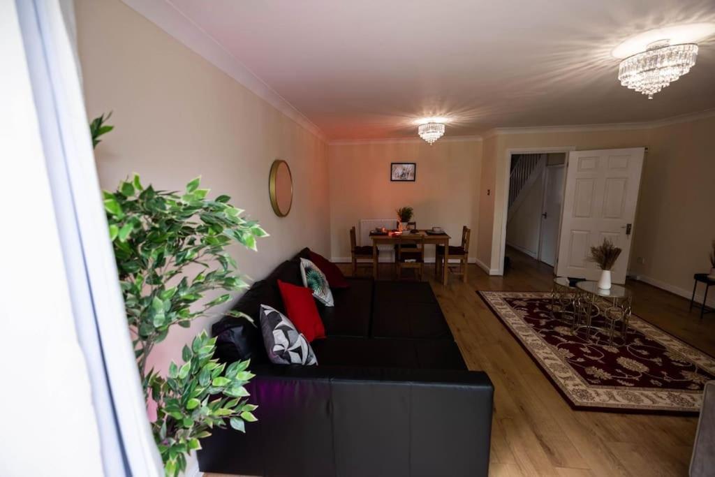 לונדון 3 Bedrooms House-Sofabed-Parking-Bbqstove-Garden מראה חיצוני תמונה